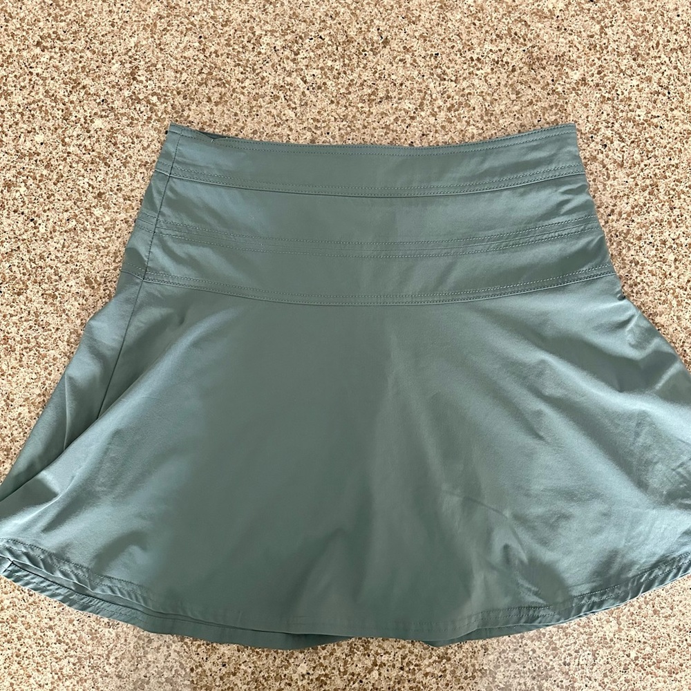 Athleta Active Skort in Teal/ Army Green